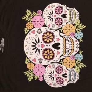 Women's Skull T- Shirt Size XL In Perfect Condition!! Like New!!